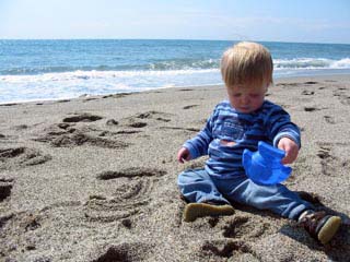 2004-03-30-Jack_on_the_beach.jpg