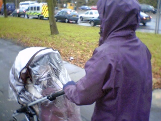 2004-12-20-Rainy_shopping.JPG